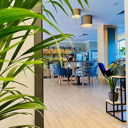 Отель Conrad Comfort 4*